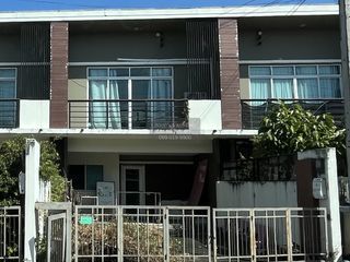 Casa adosada en venta de 3 habitaciones en Prawet, Bangkok