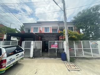 À vendre 3 chambres maison de ville à Mueang Chon Buri, Chonburi