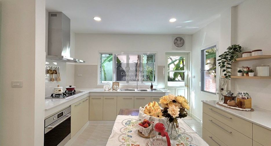 For sale 4 bedrooms house in Bang Khen, Bangkok