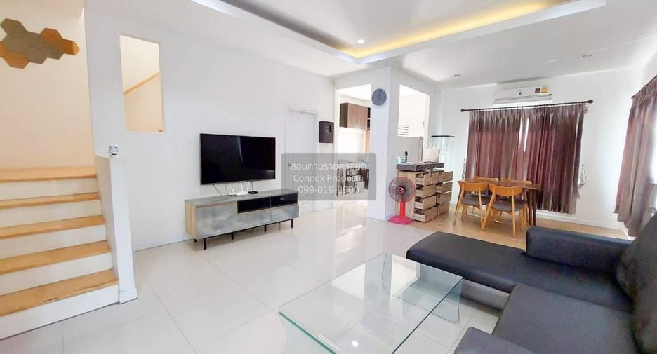 For sale 2 bedrooms townhouse in Mueang Pathum Thani, Pathum Thani
