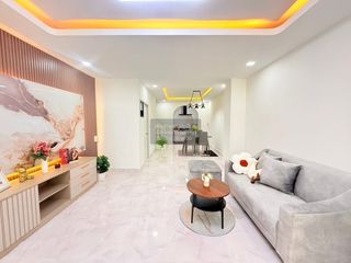 出售 2 卧室 联排别墅 在 Lat Krabang, 曼谷
