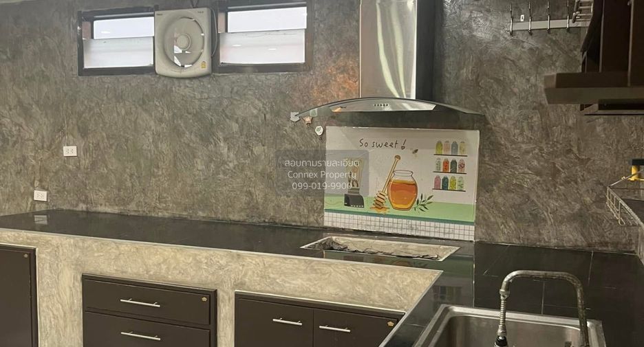 For sale 3 ベッドルーム townhouse in Krathum Baen, Samut Sakhon