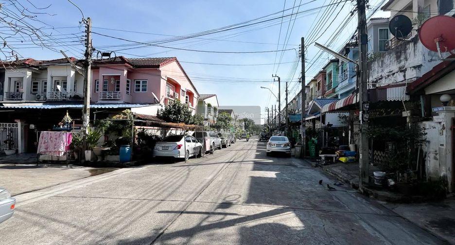 For sale 3 bedrooms townhouse in Nong Khaem, Bangkok