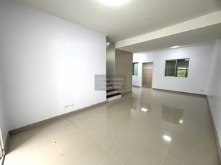 Casa adosada en venta de 3 habitaciones en Bang Kruai, Nonthaburi