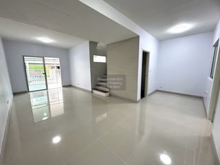 Casa adosada en venta de 3 habitaciones en Bang Kruai, Nonthaburi