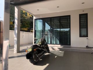 For sale 4 bedrooms townhouse in Phra Khanong, Bangkok