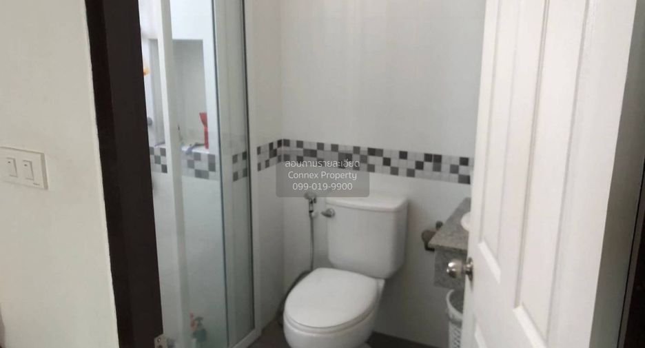 For sale 4 bedrooms townhouse in Phra Khanong, Bangkok