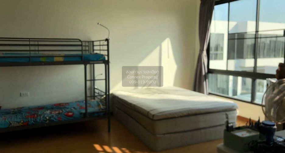 For sale 4 bedrooms townhouse in Phra Khanong, Bangkok