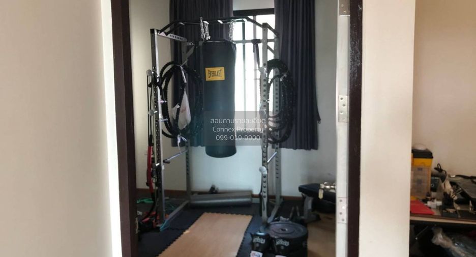 For sale 4 bedrooms townhouse in Phra Khanong, Bangkok