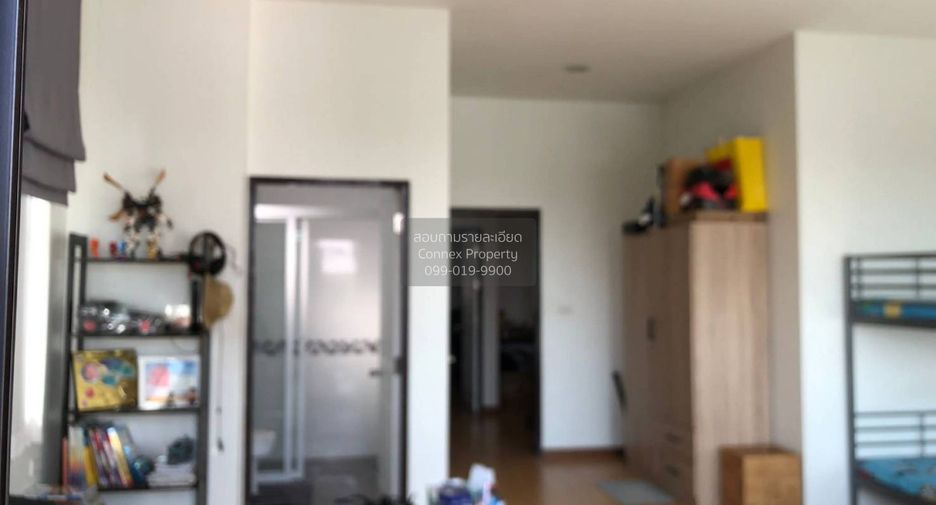 For sale 4 bedrooms townhouse in Phra Khanong, Bangkok