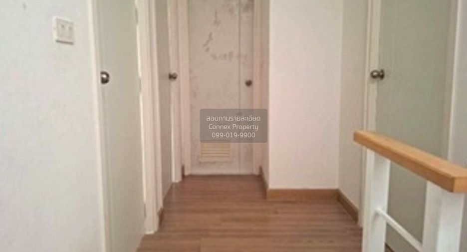 For sale 4 bedrooms townhouse in Lat Krabang, Bangkok