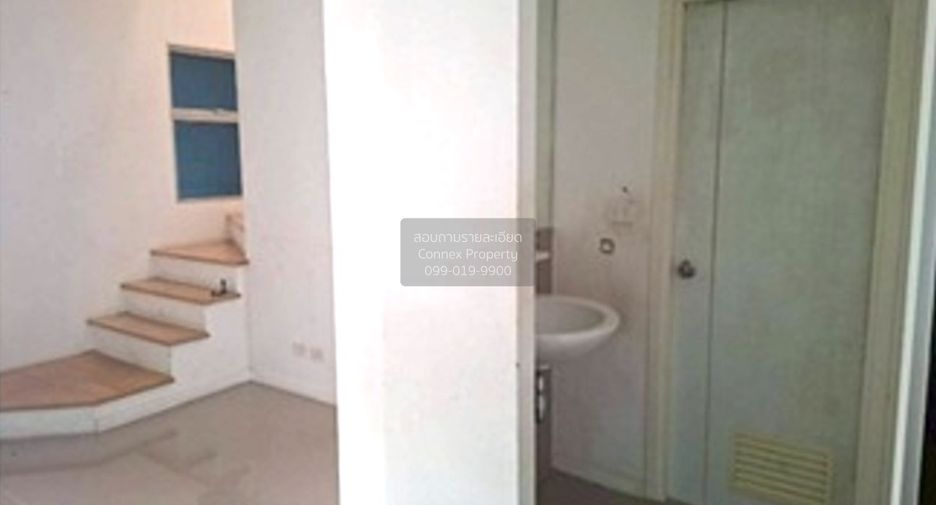 For sale 4 bedrooms townhouse in Lat Krabang, Bangkok