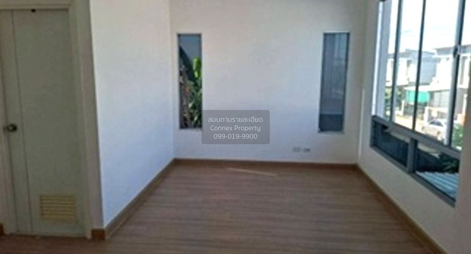 For sale 4 bedrooms townhouse in Lat Krabang, Bangkok