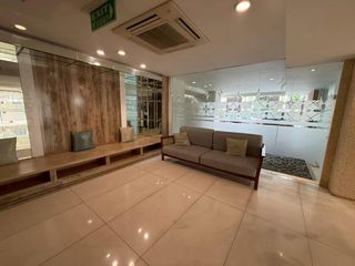 For sale 4 bedrooms condo in Watthana, Bangkok