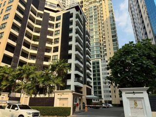 For sale 4 bedrooms condo in Watthana, Bangkok