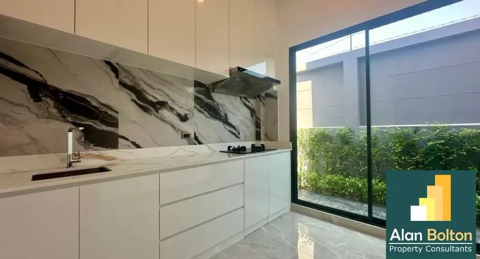 For rent and for sale 4 bedrooms house in Bang Lamung, Chonburi
