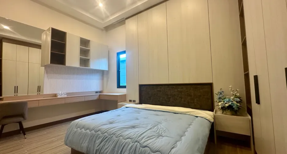 For rent and for sale 4 bedrooms house in Bang Lamung, Chonburi