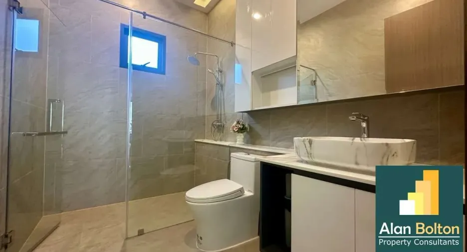 For rent and for sale 4 bedrooms house in Bang Lamung, Chonburi