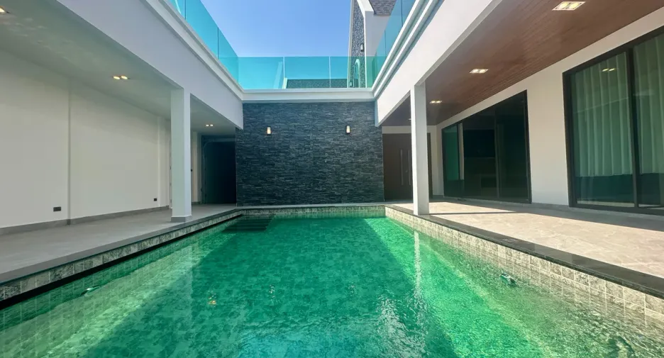 For rent and for sale 4 bedrooms house in Bang Lamung, Chonburi