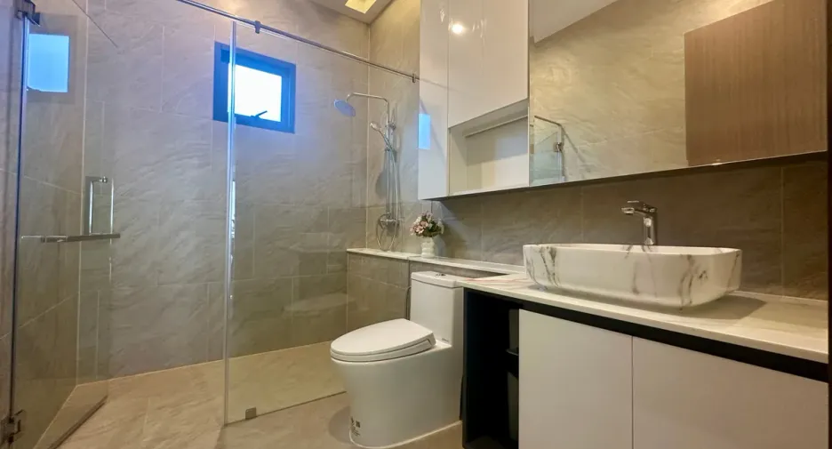 For rent and for sale 4 bedrooms house in Bang Lamung, Chonburi