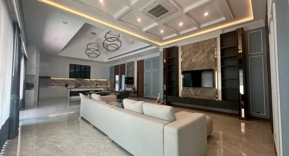 For rent and for sale 4 bedrooms house in Bang Lamung, Chonburi
