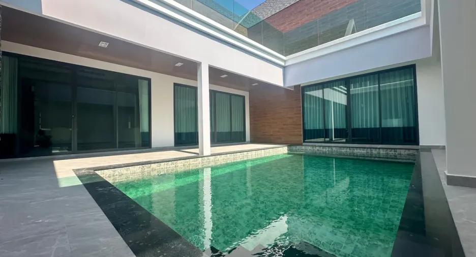For rent and for sale 4 bedrooms house in Bang Lamung, Chonburi