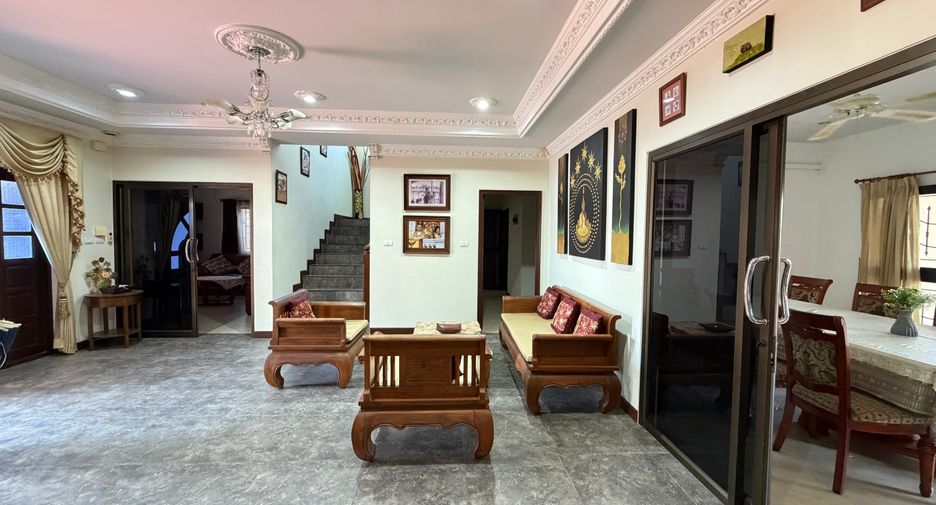 For rent and for sale 4 bedrooms house in Ban Bueng, Chonburi