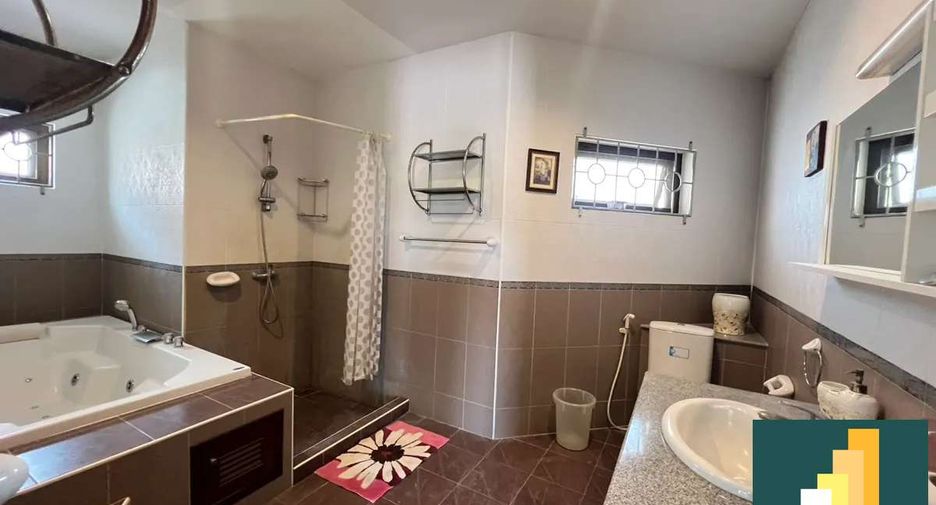 Casa en venta de 4 habitaciones en Ban Bueng, Chonburi
