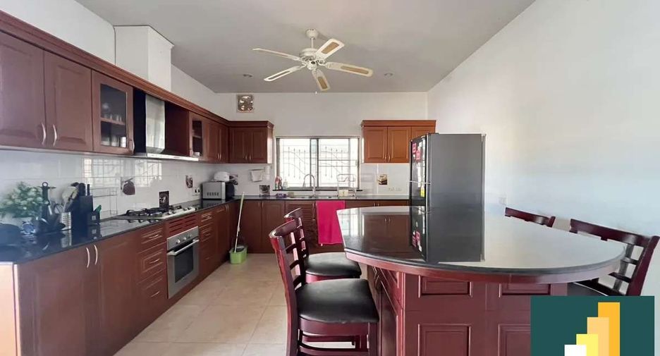 For rent and for sale 4 bedrooms house in Ban Bueng, Chonburi