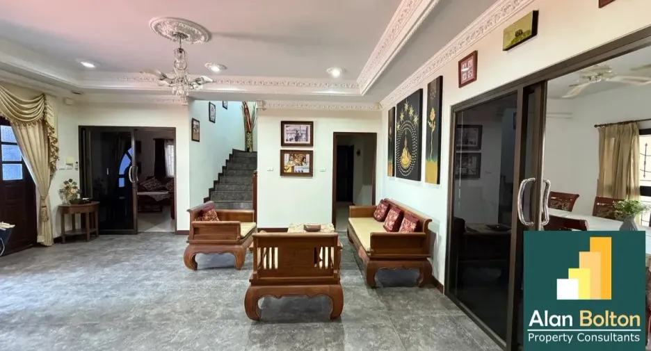 Casa en alquiler y en venta de 4 habitaciones en Ban Bueng, Chonburi
