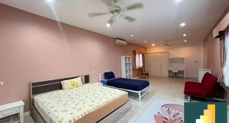 Casa en alquiler y en venta de 4 habitaciones en Ban Bueng, Chonburi