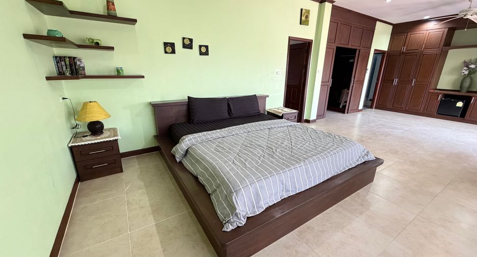 For rent and for sale 4 bedrooms house in Ban Bueng, Chonburi