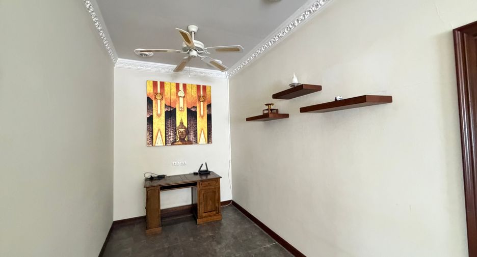 For rent and for sale 4 bedrooms house in Ban Bueng, Chonburi