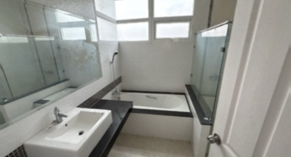 For sale 4 ベッドルーム house in Si Racha, Chonburi