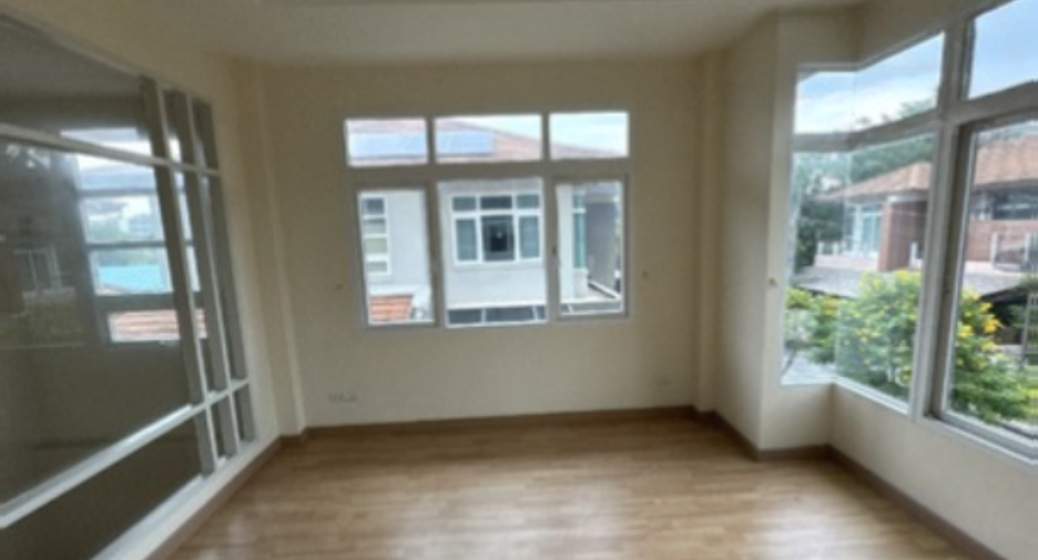 For sale 4 ベッドルーム house in Si Racha, Chonburi