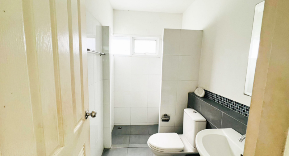 For sale 2 bedrooms house in East Pattaya, Pattaya