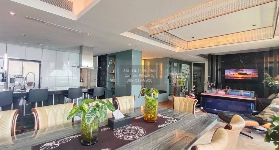 For rent 3 bedrooms condo in Yan Nawa, Bangkok
