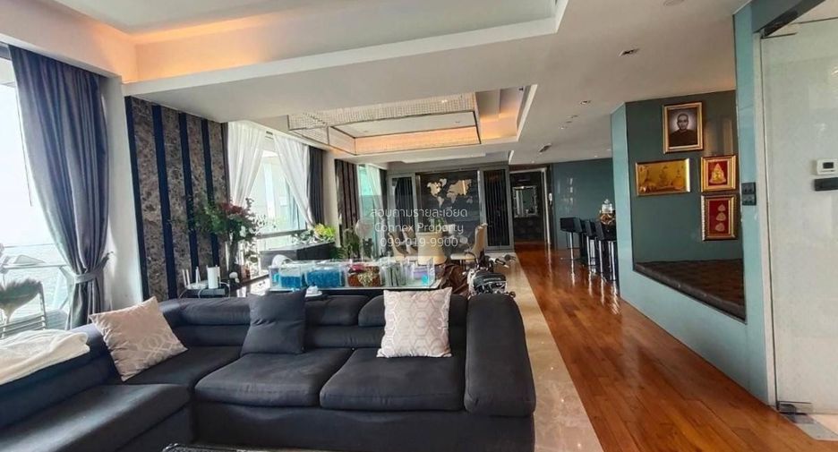 For rent 3 bedrooms condo in Yan Nawa, Bangkok