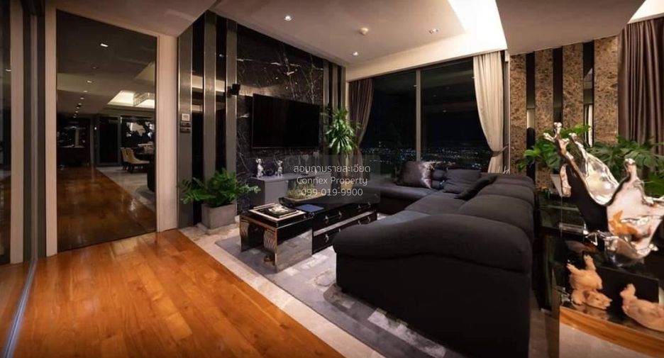 For rent 3 bedrooms condo in Yan Nawa, Bangkok