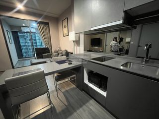 For rent 2 bedrooms condo in Bang Rak, Bangkok