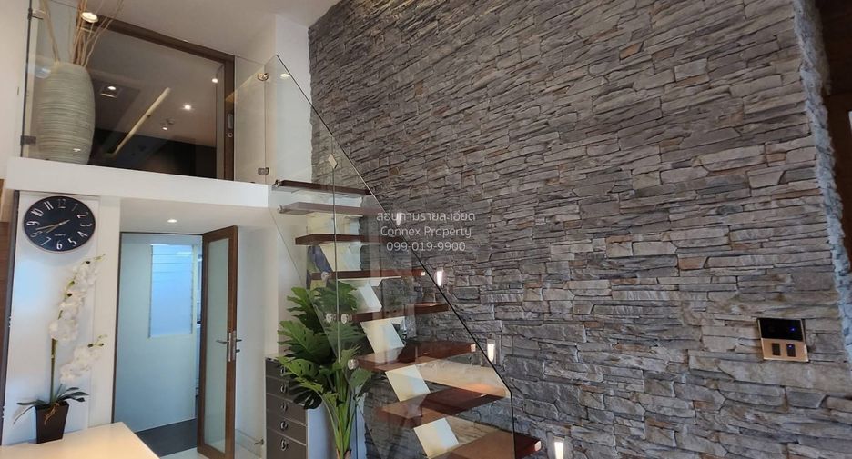 For rent 4 bedrooms condo in Watthana, Bangkok