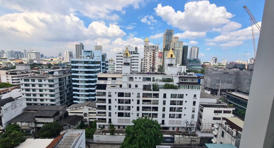 For rent 4 bedrooms condo in Watthana, Bangkok