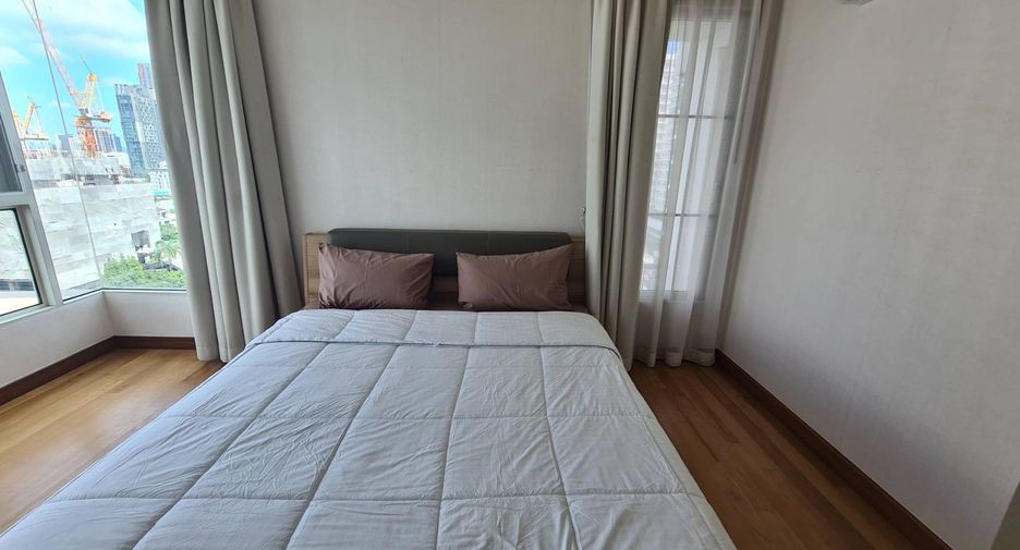 For rent 4 bedrooms condo in Watthana, Bangkok
