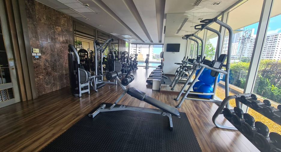For rent 4 bedrooms condo in Watthana, Bangkok