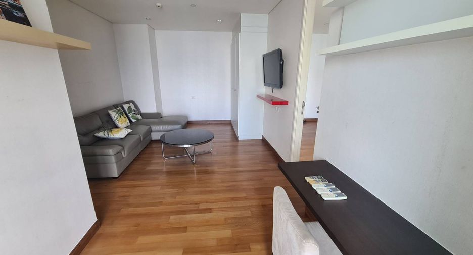 For rent 4 bedrooms condo in Watthana, Bangkok