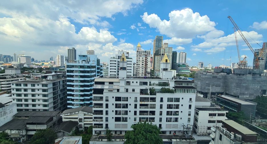 For rent 4 bedrooms condo in Watthana, Bangkok