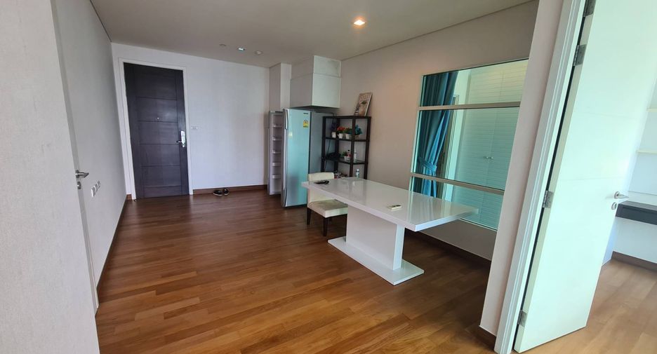For rent 4 bedrooms condo in Watthana, Bangkok