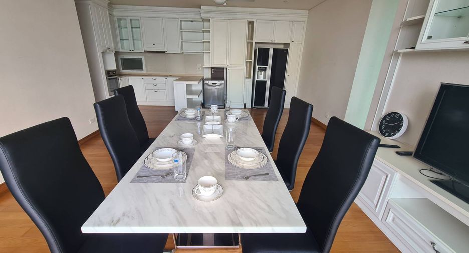 For rent 4 bedrooms condo in Watthana, Bangkok