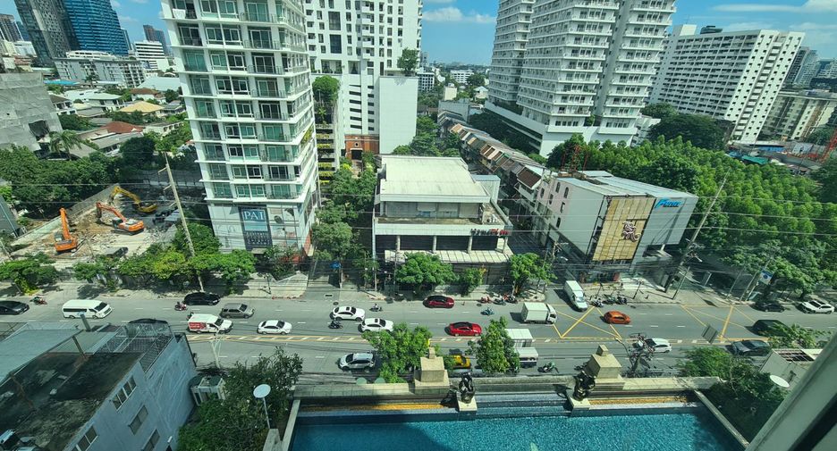 For rent 4 bedrooms condo in Watthana, Bangkok