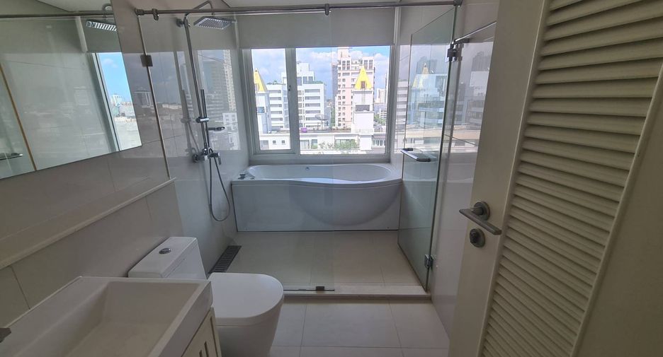 For rent 4 bedrooms condo in Watthana, Bangkok